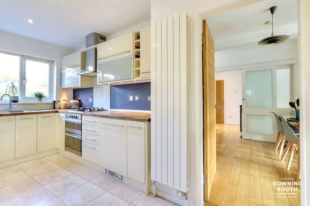 Property photo 3 of 31