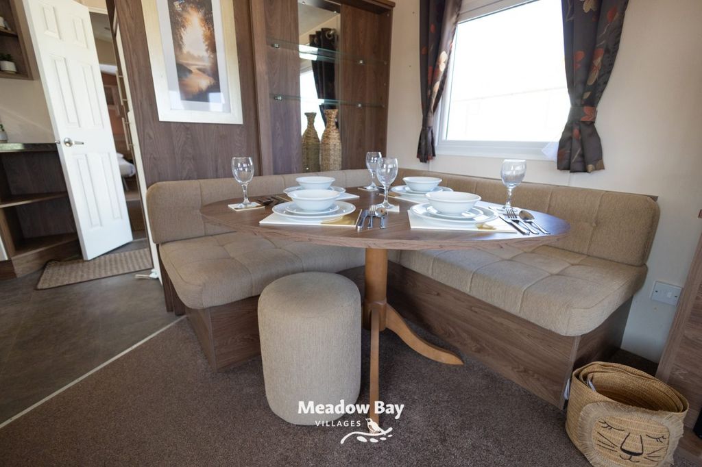 Property photo 3 of 18 2013 Delta Seabreeze 35x12 2B 43.Jpg