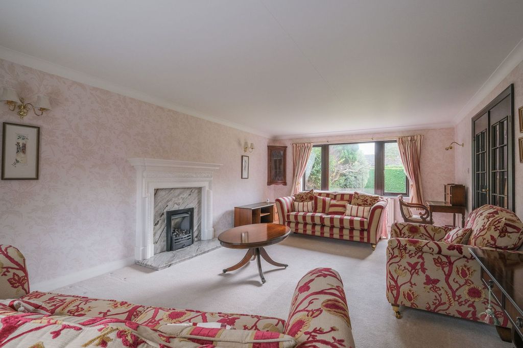 Property photo 3 of 28