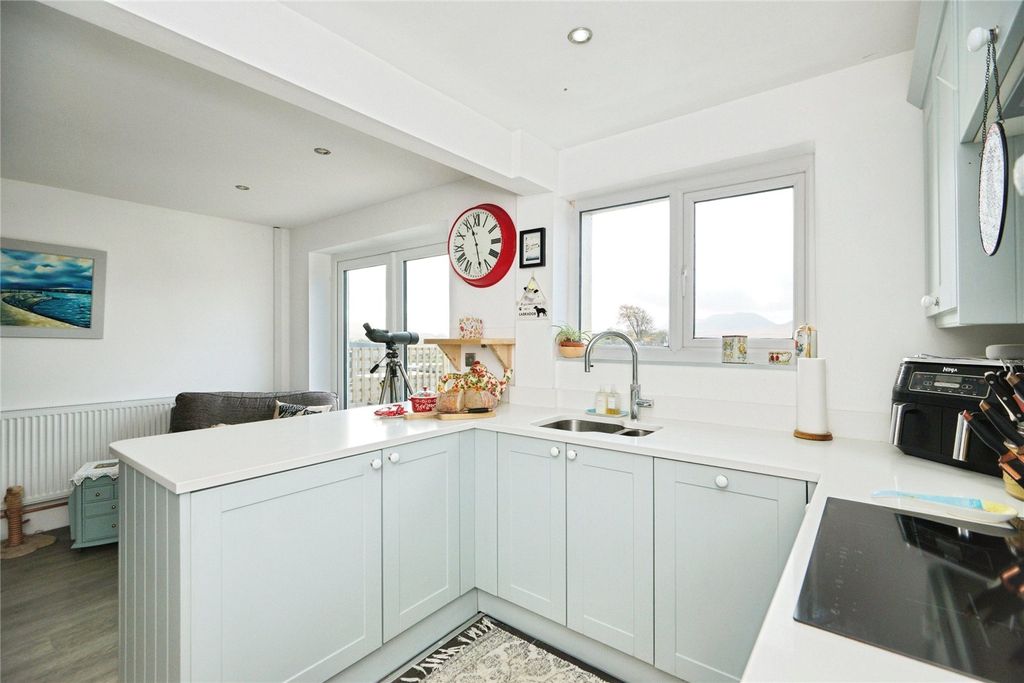 Property photo 2 of 34 Picture No. 32