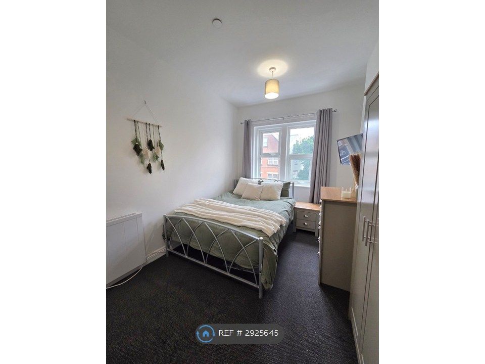 Property photo 2 of 17 Room 4 - £625Pcm
