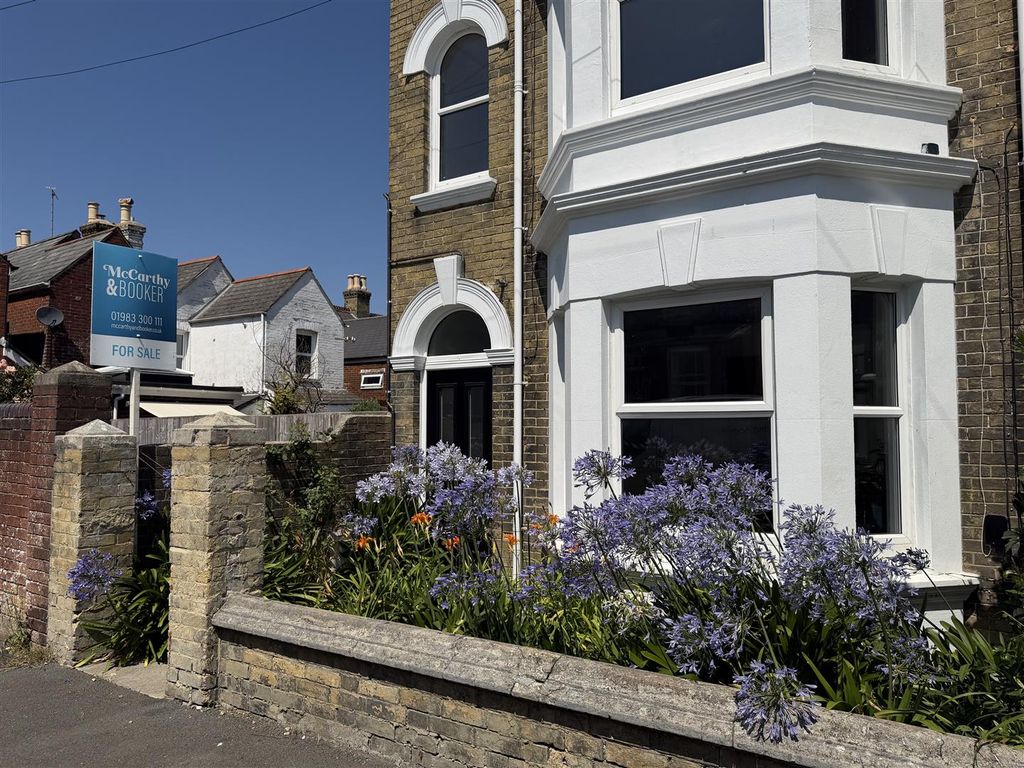 Property photo 1 of 40 Victorian Home In Cowes