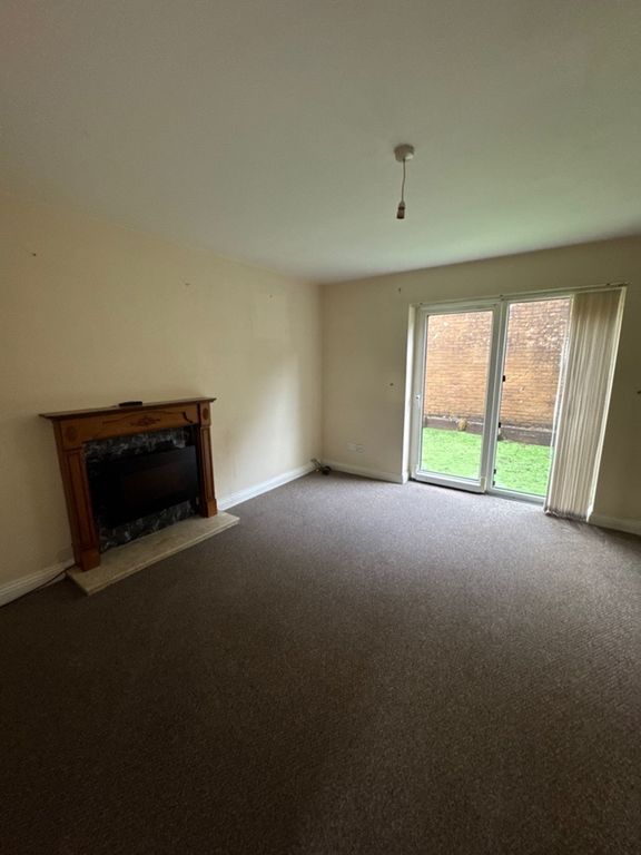 Property photo 3 of 12 Lounge