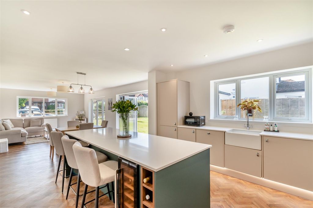 Property photo 2 of 22 Kitchen/Breakfast/Dining Area