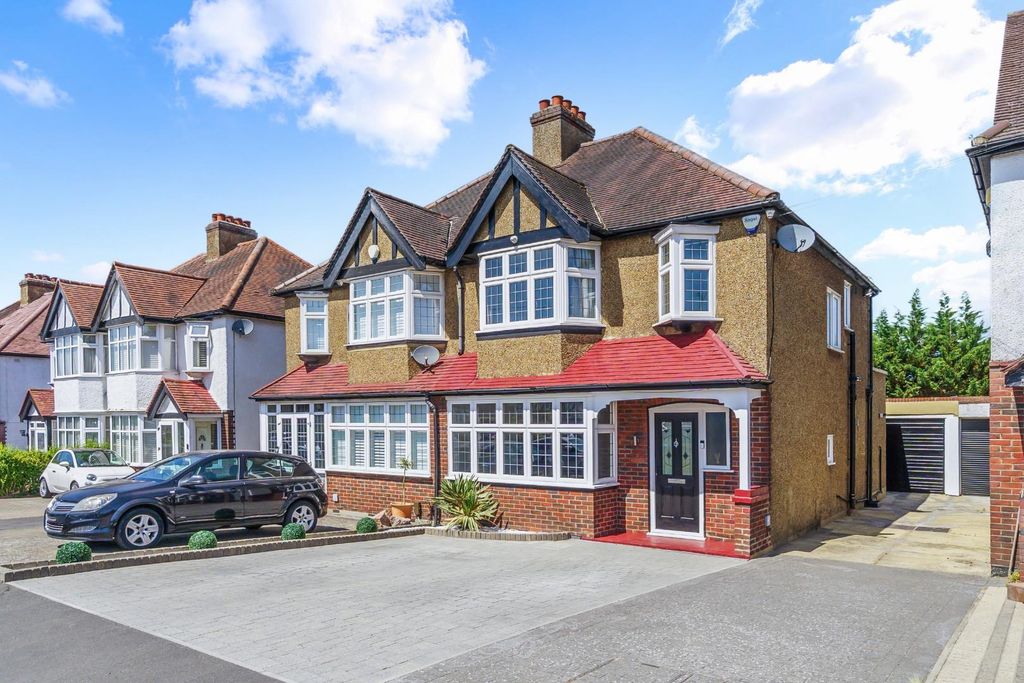 Property photo 1 of 17 Winkworth Road