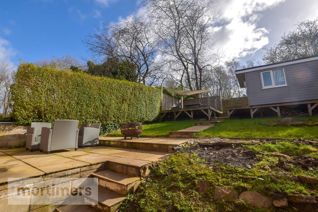 Property photo 3 of 18 Garden