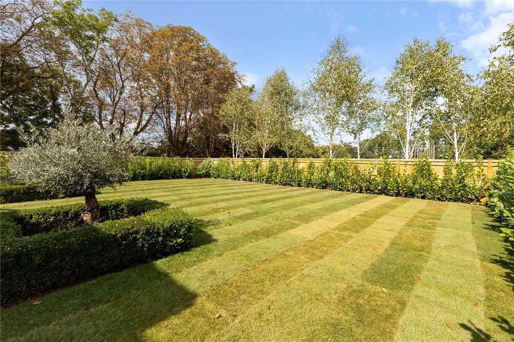 Property photo 2 of 14 Garden