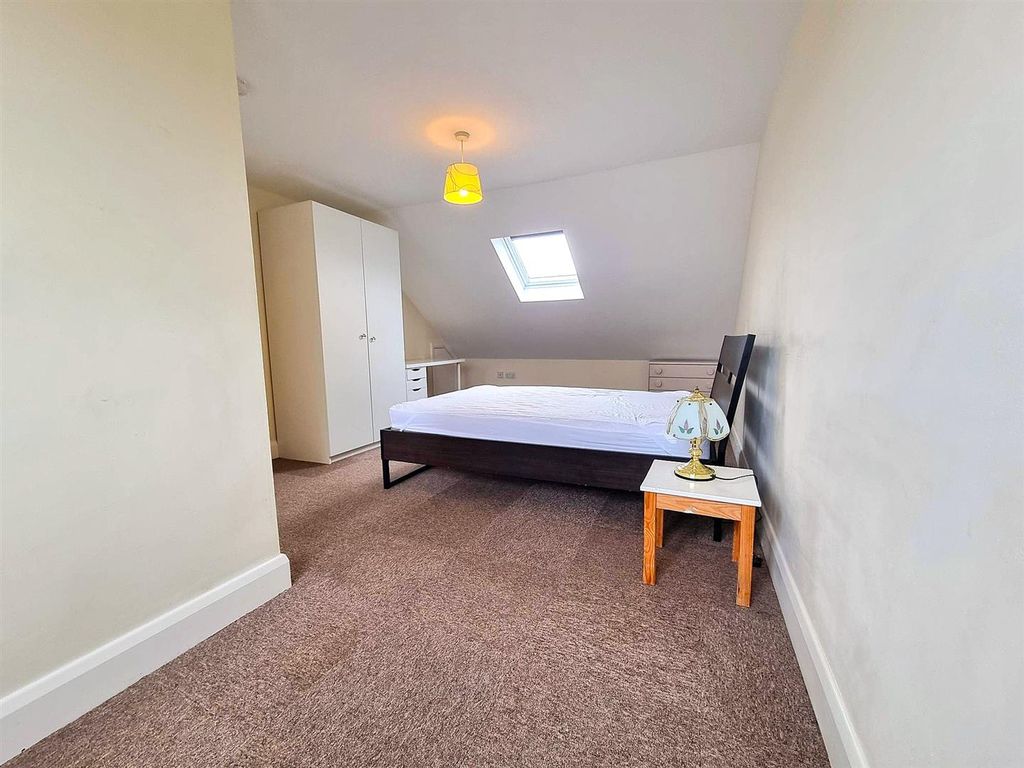 Property photo 1 of 10 Bedroom Pic 1