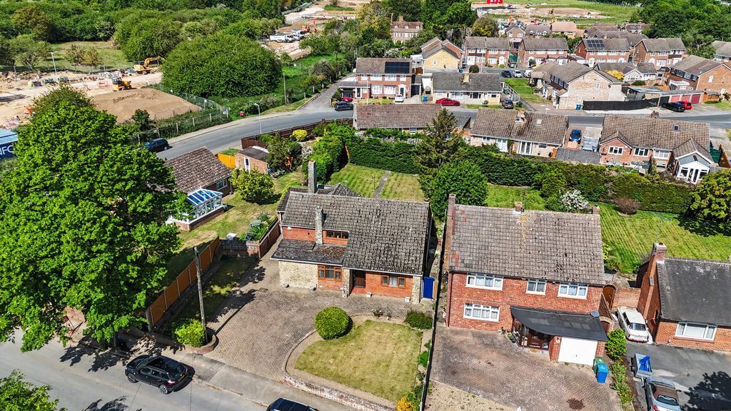 Property photo 2 of 36