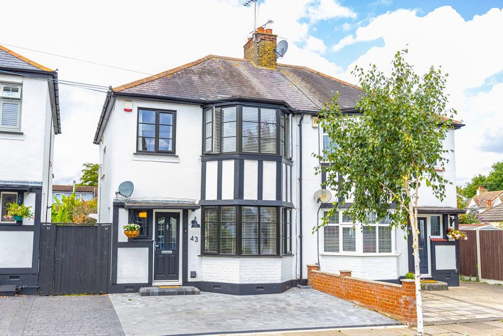 Property photo 1 of 32
