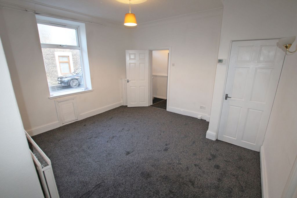 Property photo 3 of 7 4