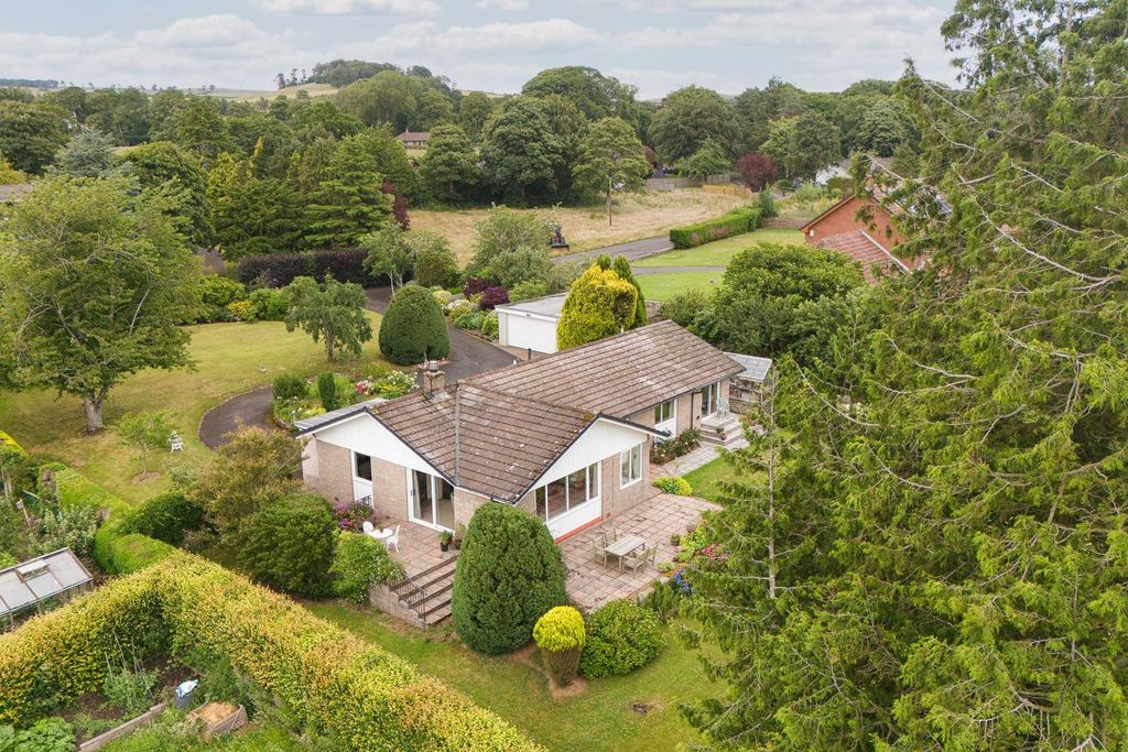 Property photo 1 of 17 External