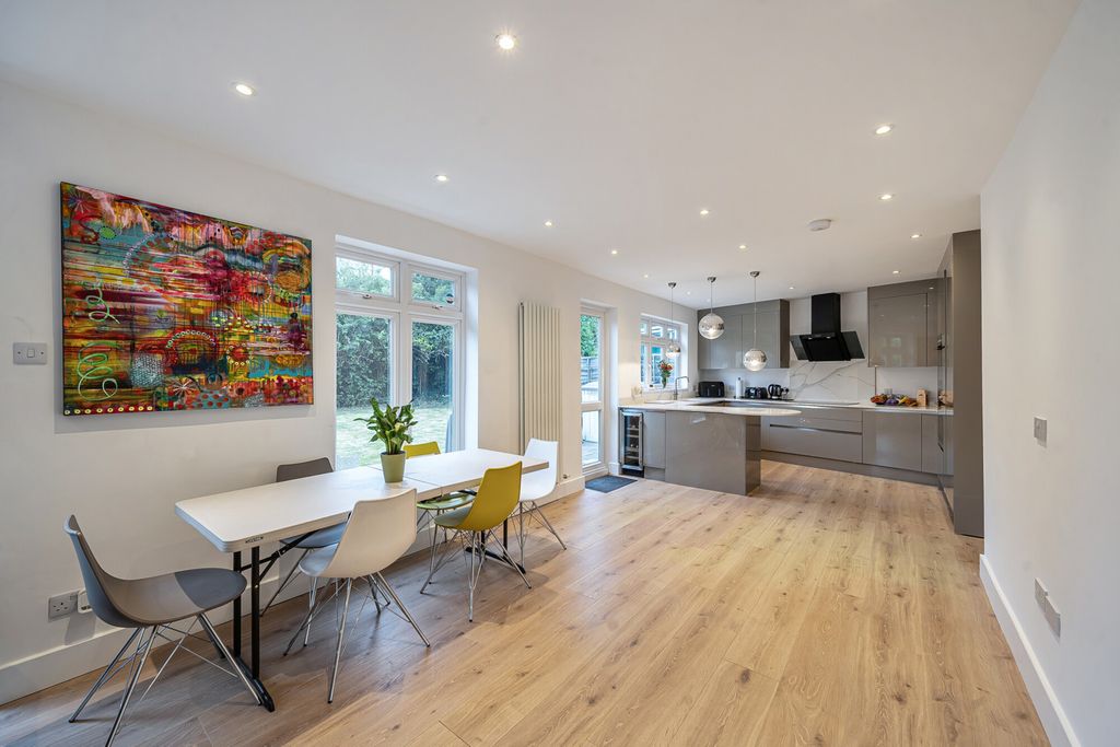 Property photo 3 of 22 1433758-16-69De7F...