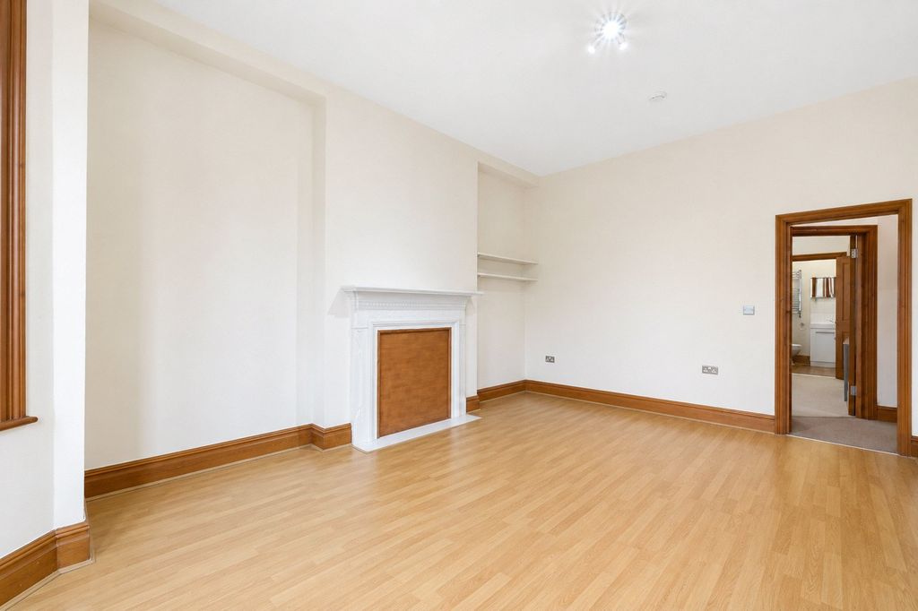 Property photo 3 of 12 Picture No. 02