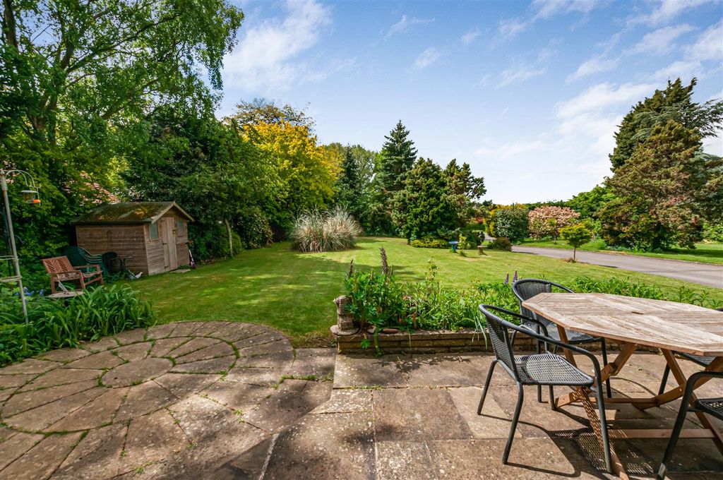 Property photo 3 of 27 49 Water Lane9.Jpg