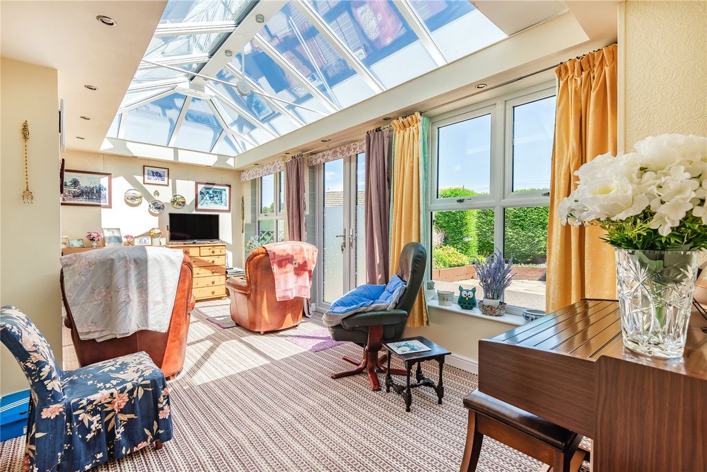 Property photo 3 of 22 Conservatory