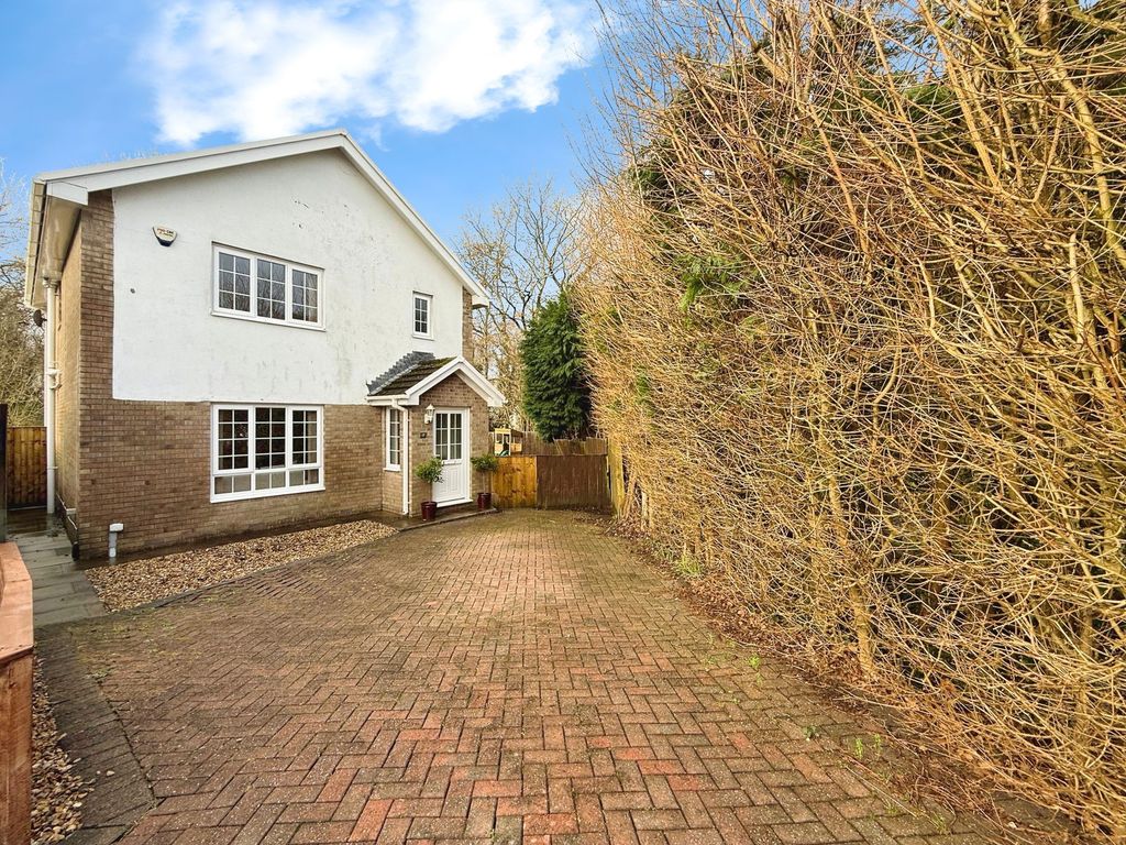 Property photo 1 of 32