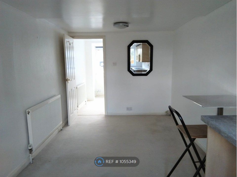 Property photo 3 of 7 Living Room