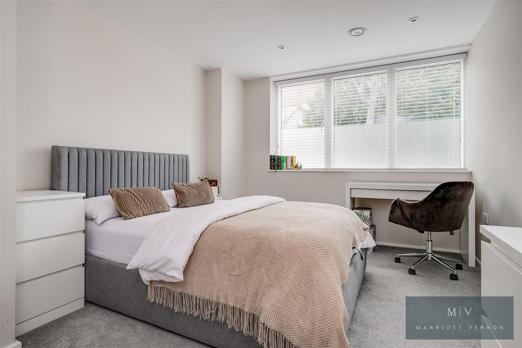 Property photo 3 of 11 Chalkhurst Court F4 MV-9.Jpg