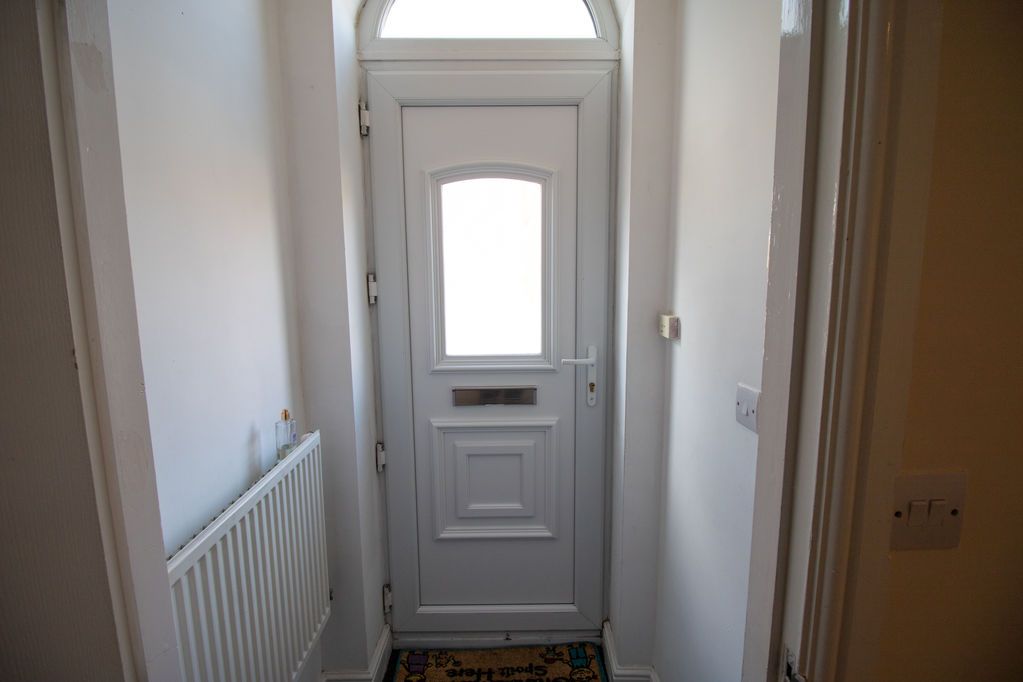 Property photo 2 of 11 Entrance Vestibule
