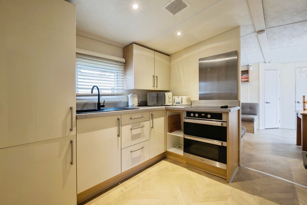 Property photo 3 of 15 Photo