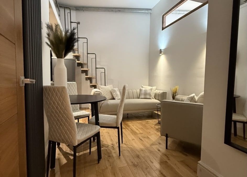 Property photo 1 of 13 ba395541-981A-4309-Baa4-6754Bf5F4E13