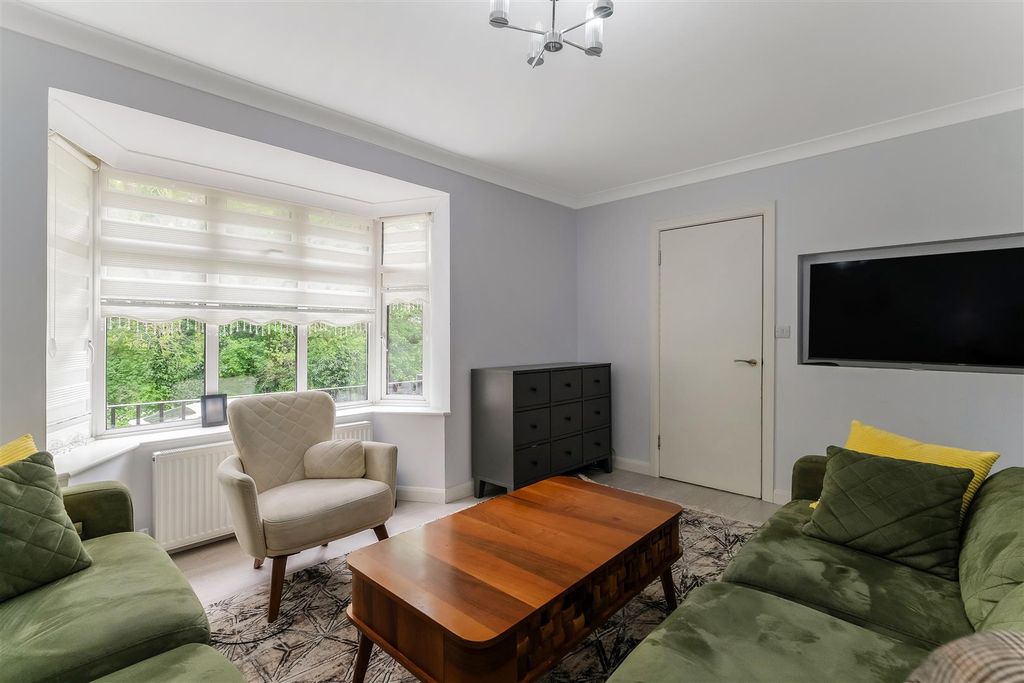 Property photo 2 of 17 Yardley Lane-16.Jpg