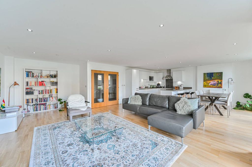Property photo 2 of 37