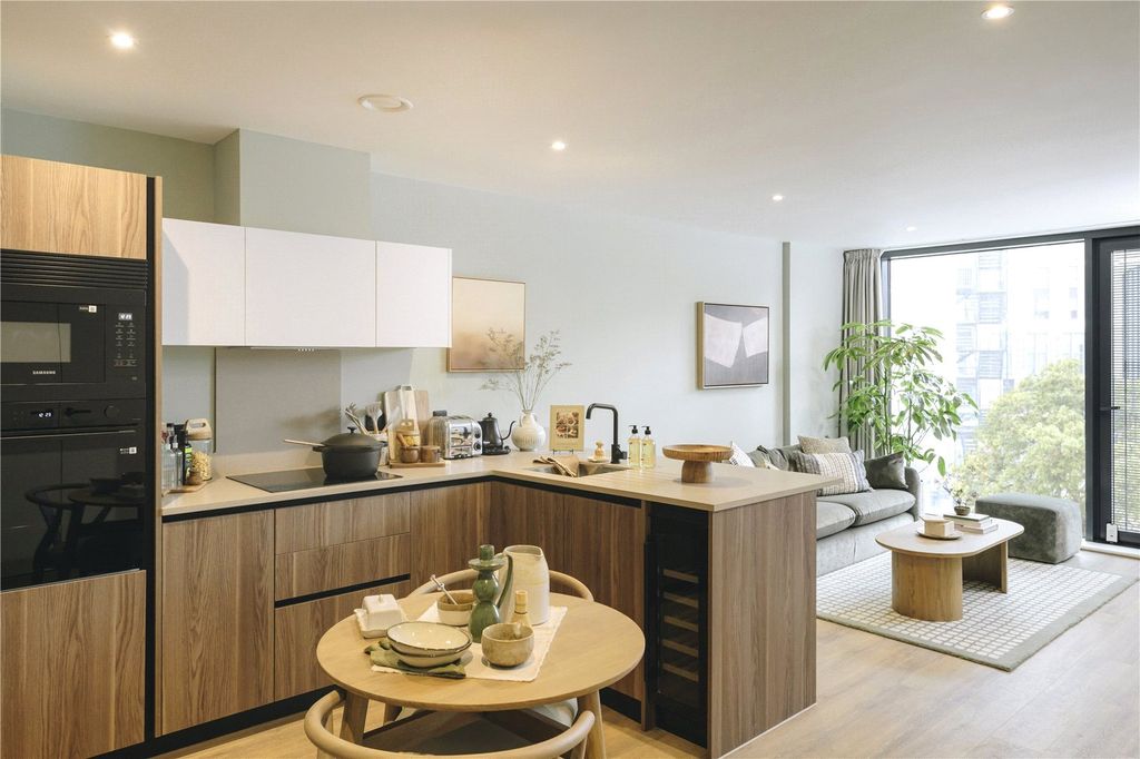 Property photo 2 of 13 Kitchen / Dining