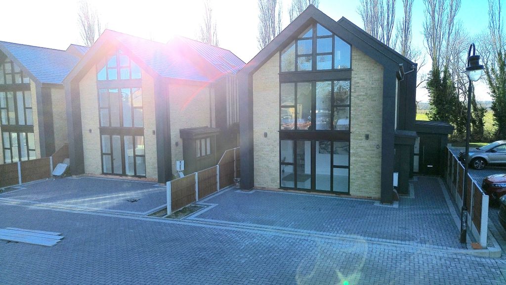 Property photo 1 of 39