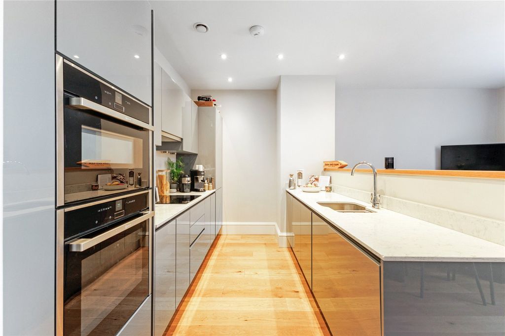 Property photo 1 of 10 Kitchen