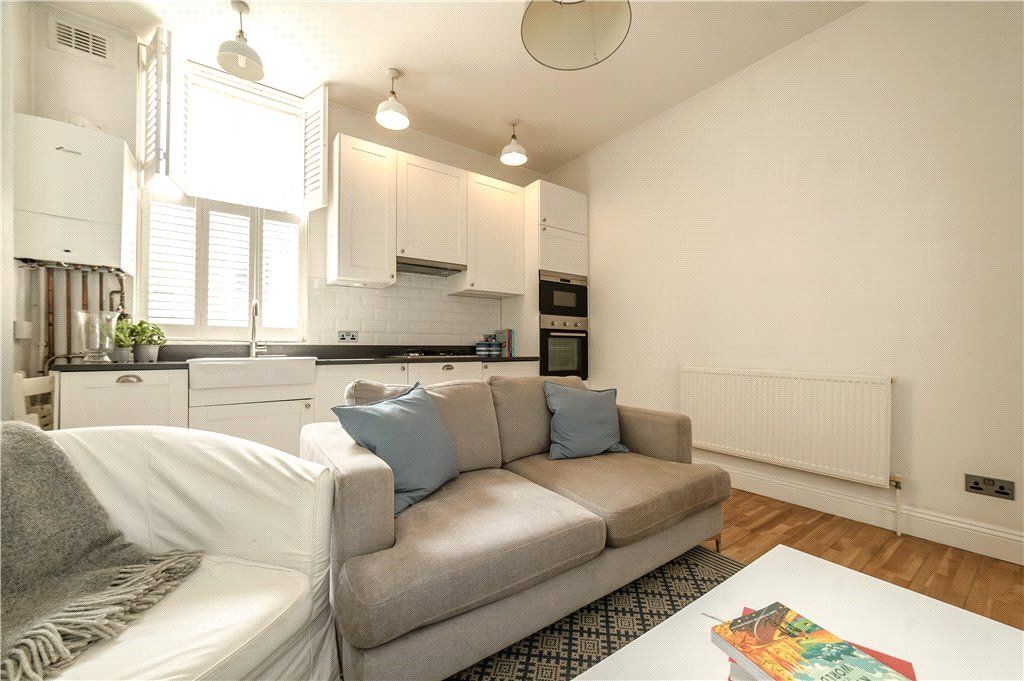 Property photo 3 of 12 Kitchen/Living Room