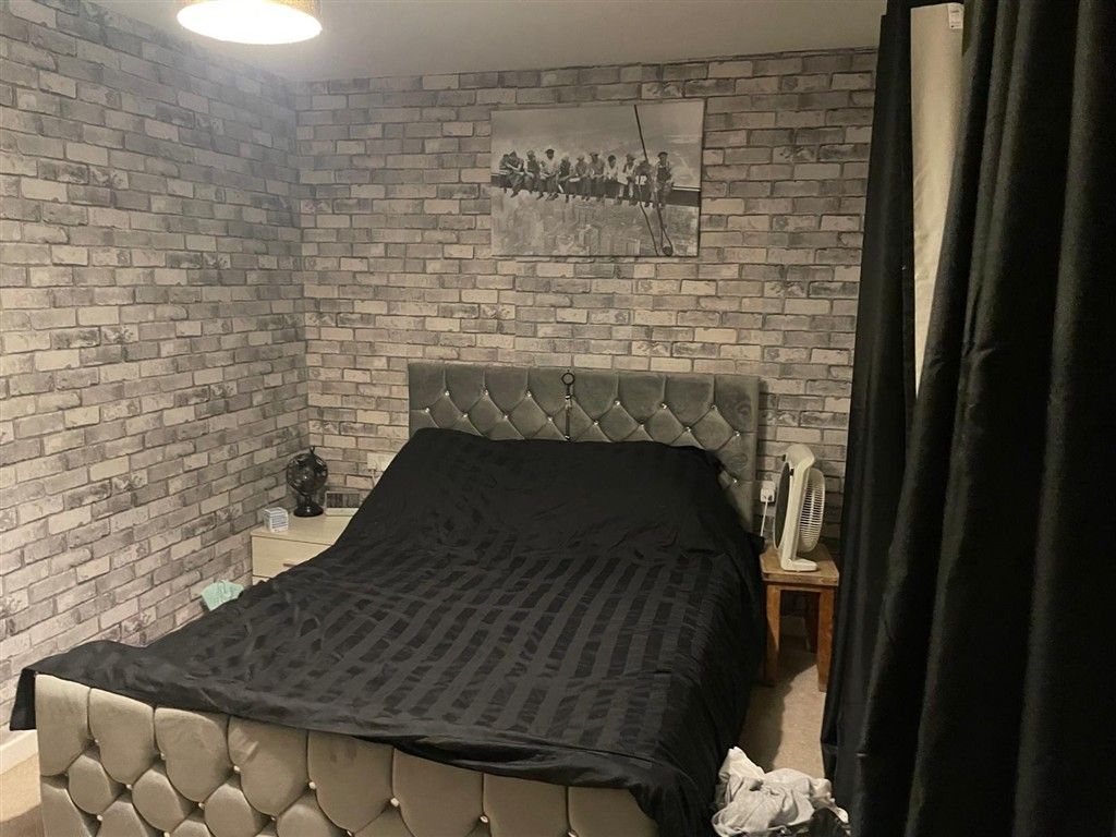 Property photo 3 of 7 Bedroom 1