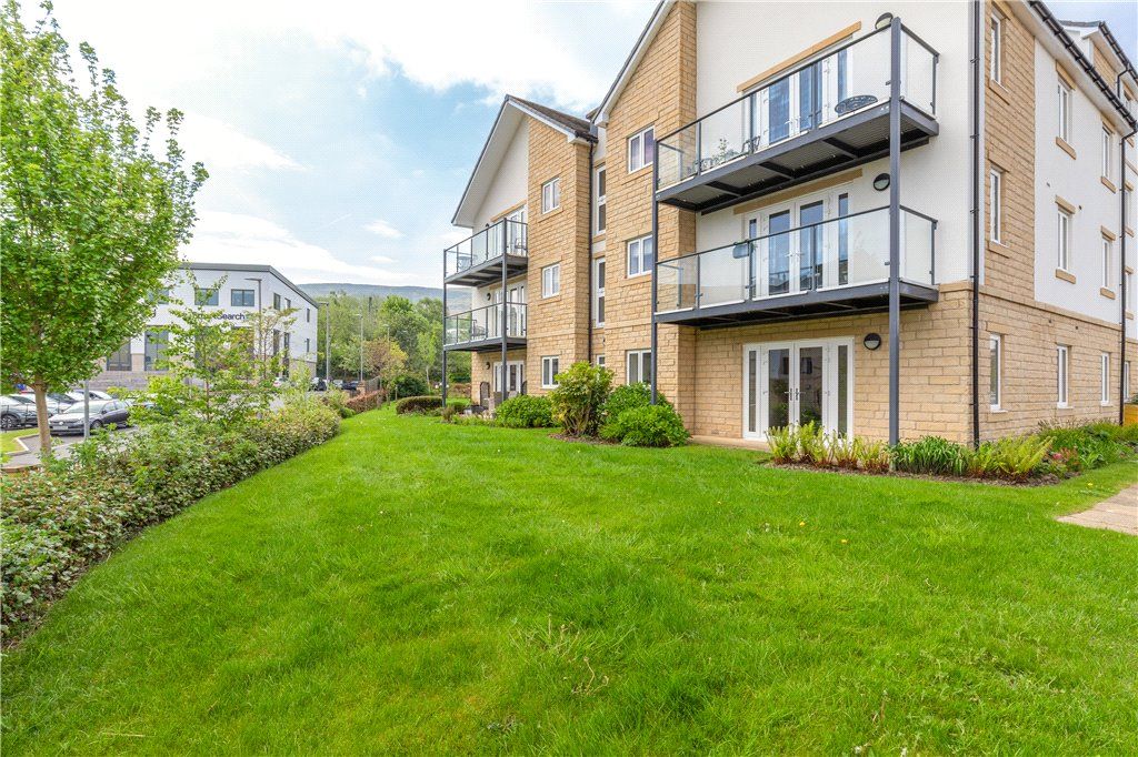 Property photo 1 of 10 Grounds