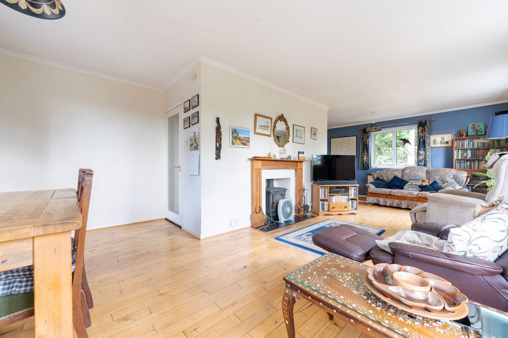 Property photo 3 of 23