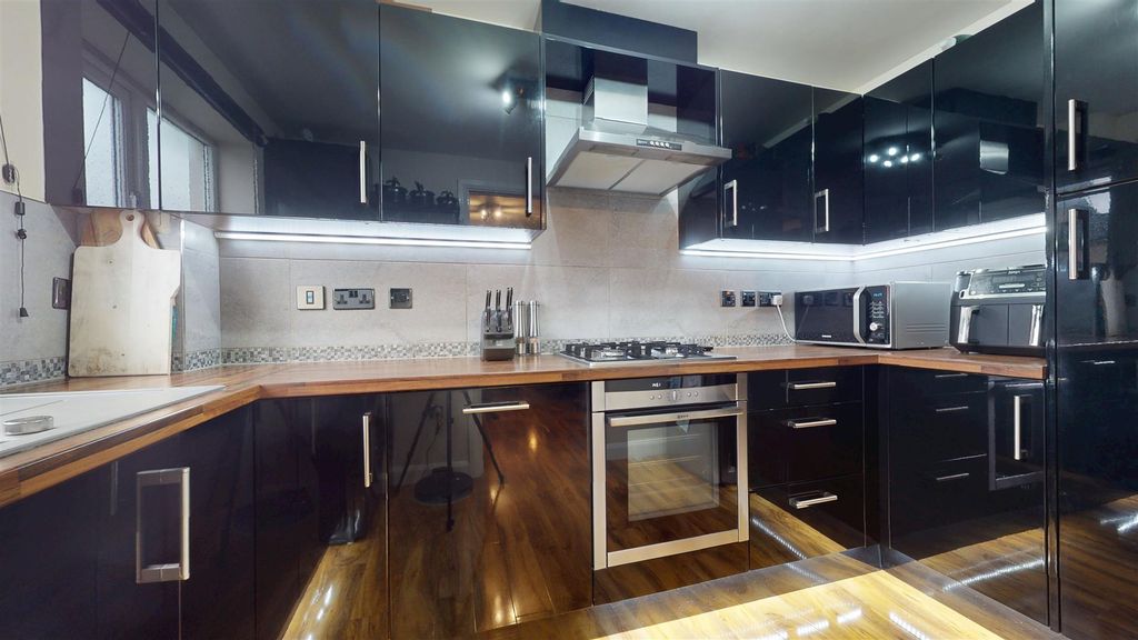 Property photo 3 of 17 01222026_090151.Jpg