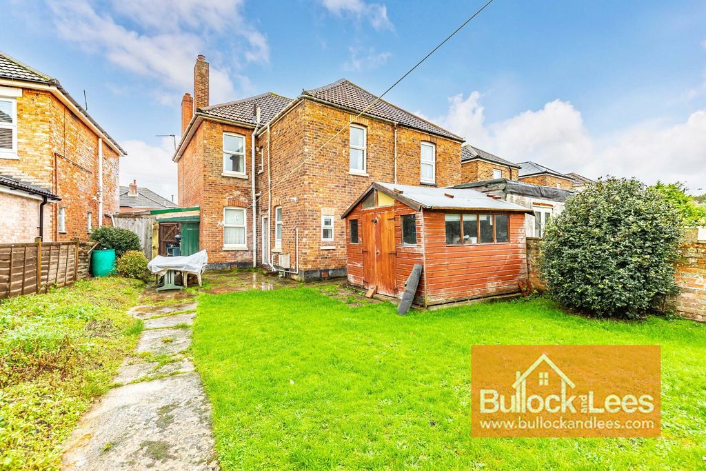 Property photo 2 of 20