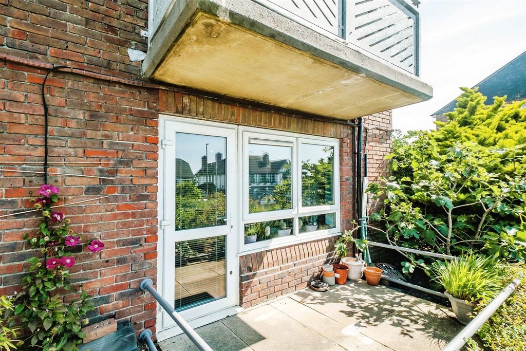 Property photo 1 of 11 Terrace