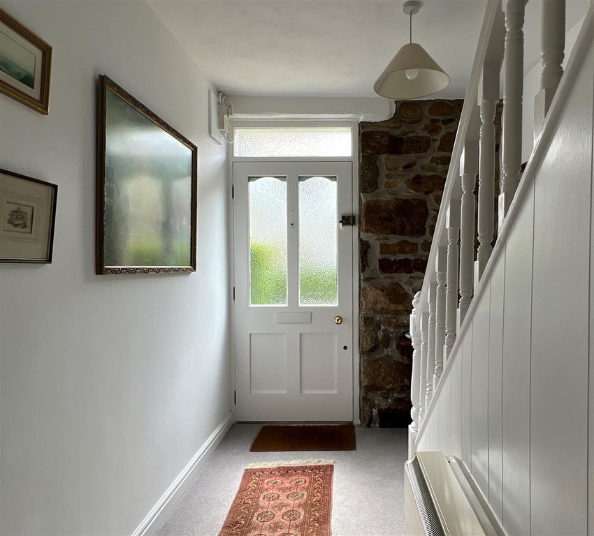 Property photo 2 of 37 Entrance Hall