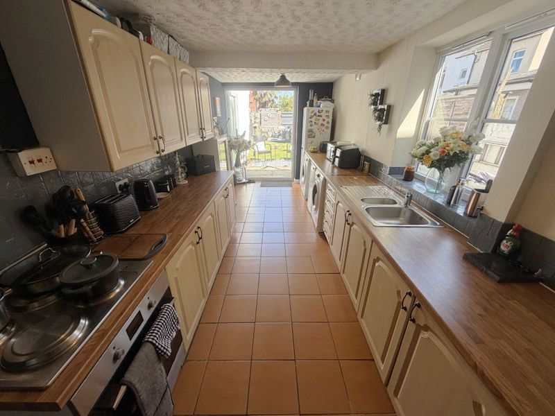 Property photo 3 of 35 Kitchen