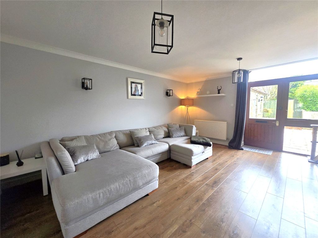 Property photo 2 of 21 Picture No. 15