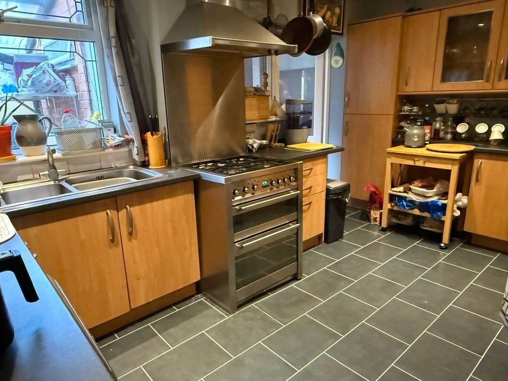 Property photo 2 of 17 Picture No. 18