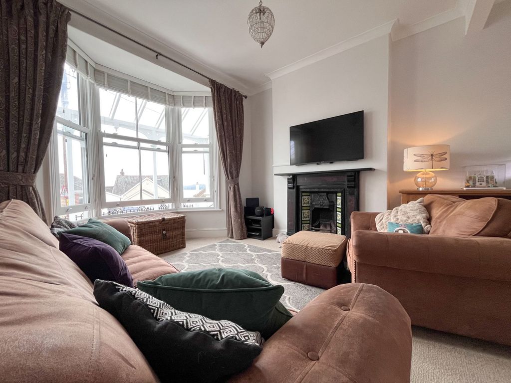 Property photo 2 of 21