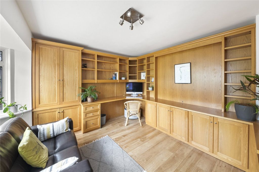 Property photo 3 of 22 Picture No. 12