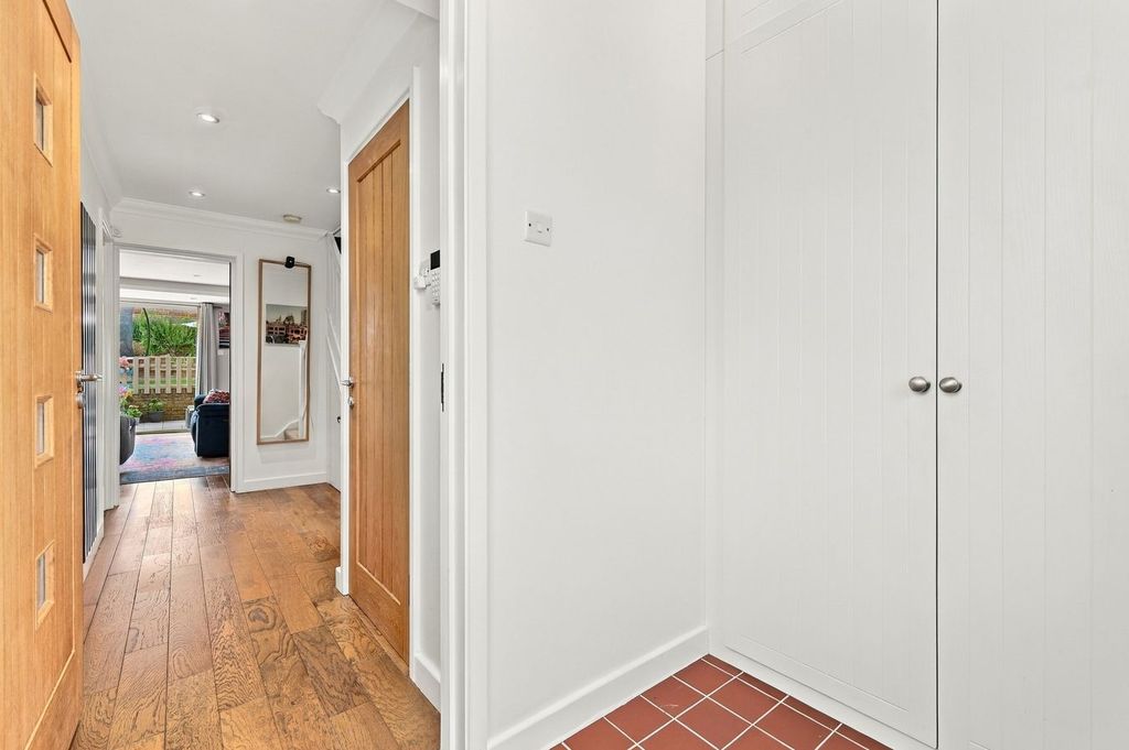 Property photo 3 of 32