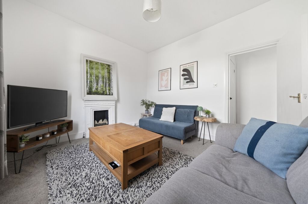 Property photo 3 of 13 1435883-12-69c404...