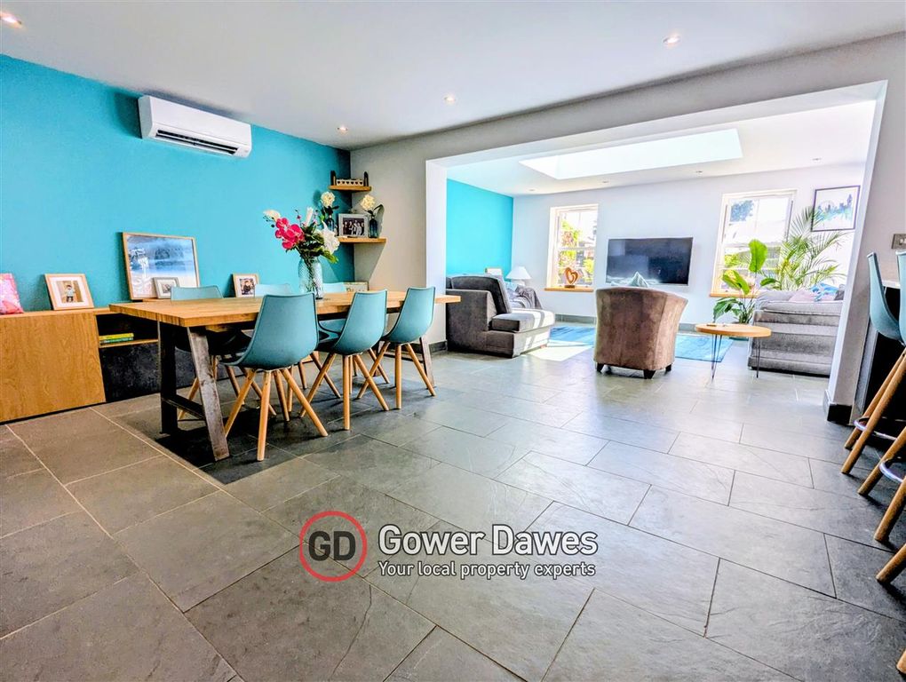 Property photo 2 of 32