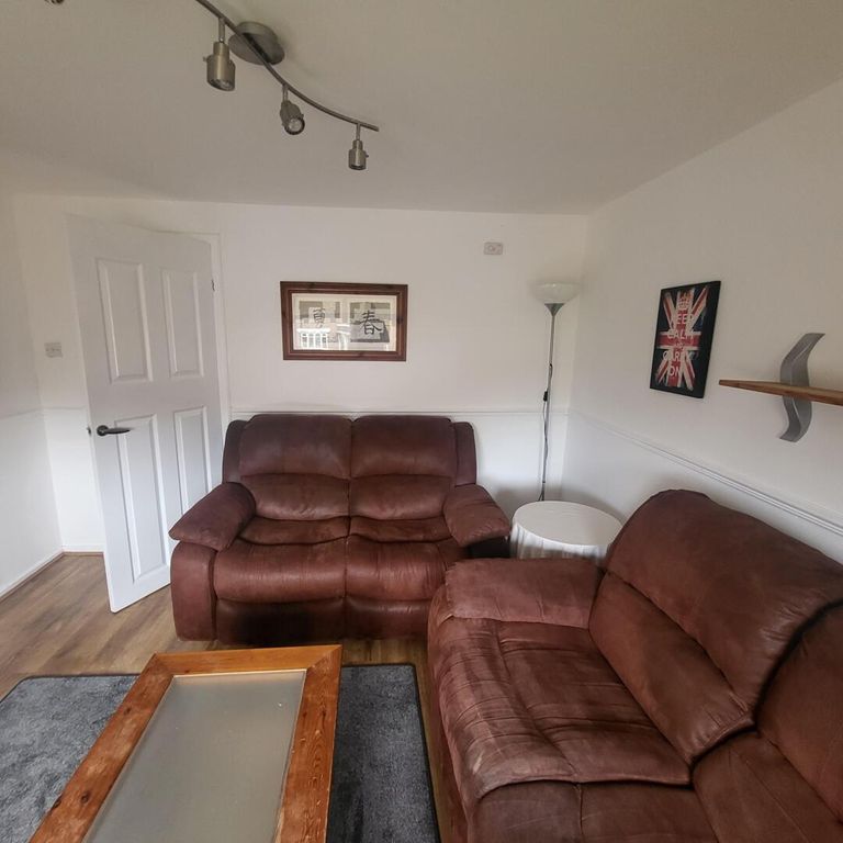 Property photo 2 of 7 Living Room