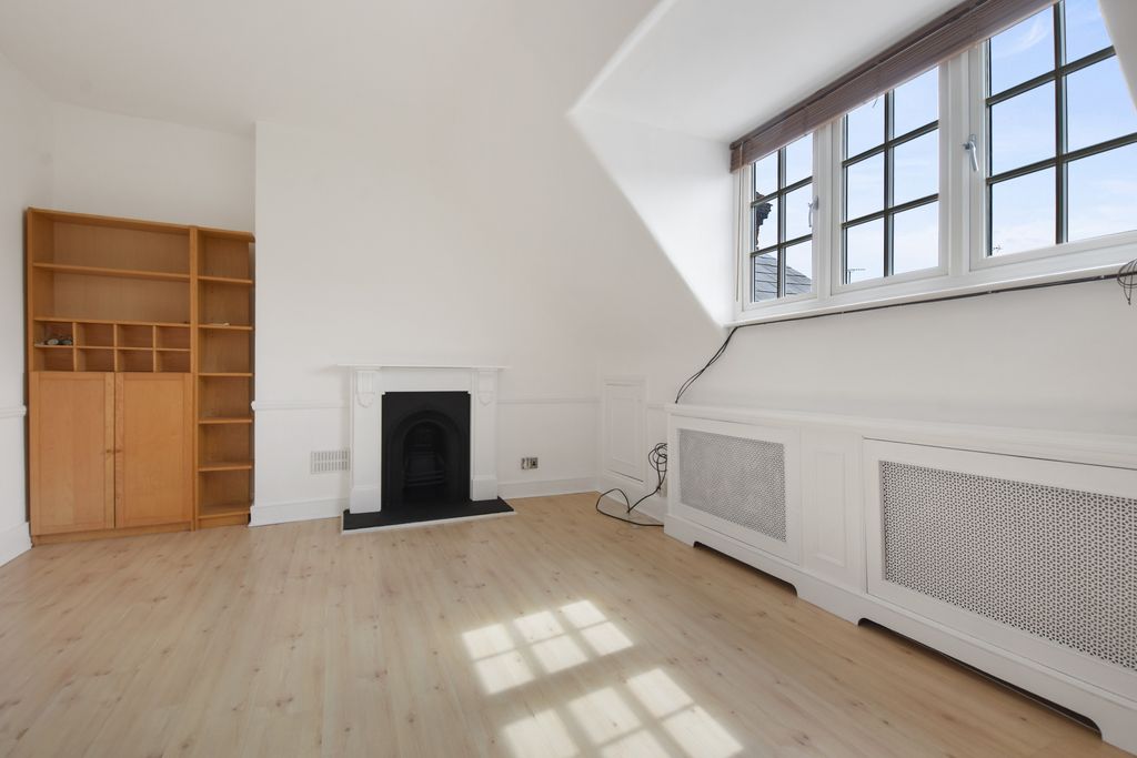 Property photo 2 of 8 Photo 3