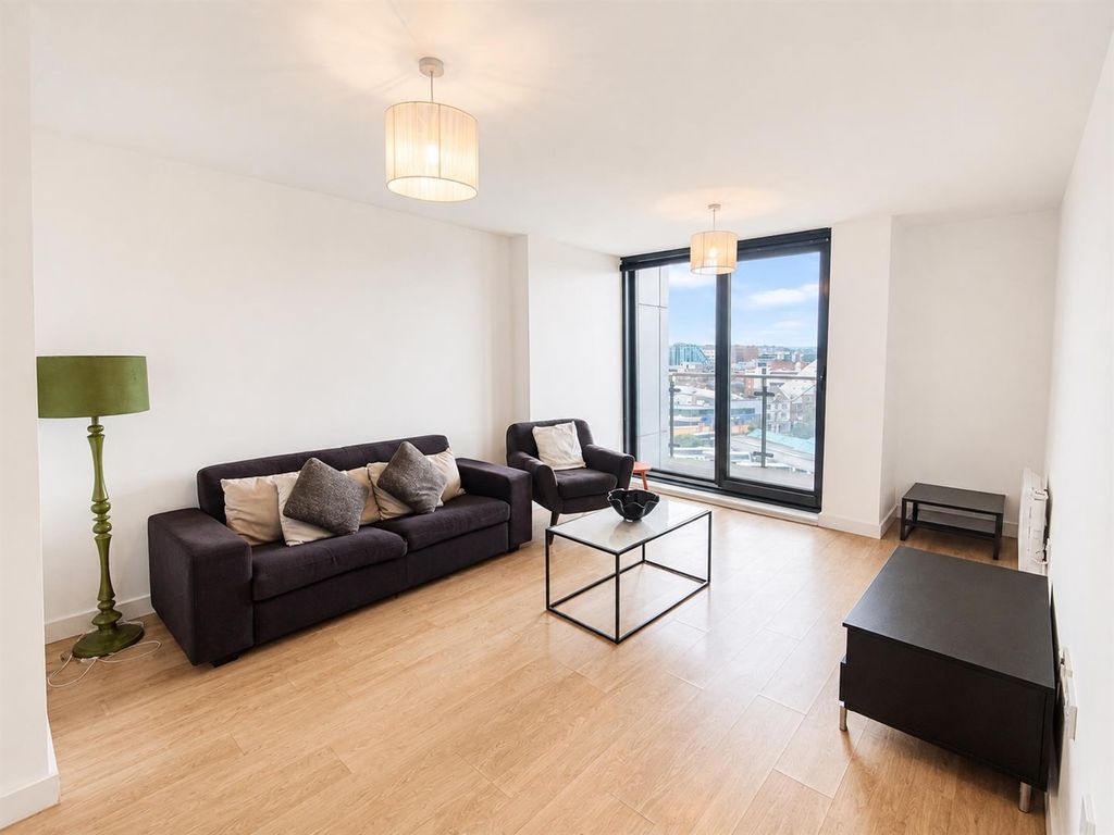 Property photo 3 of 11 Bright, Modern Lounge With Floor-To-Ceiling View...